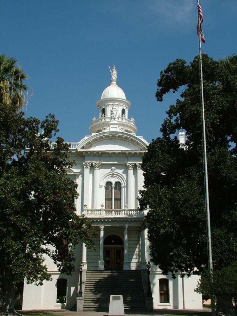 CalPride Valle Central Pride LGBTQ Merced Courthouse